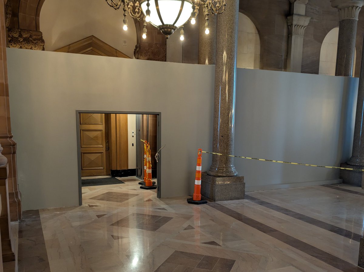 DanClarkReports's tweet image. Millennials rejoice: the color of our generation was chosen for the tunnel at the Capitol.