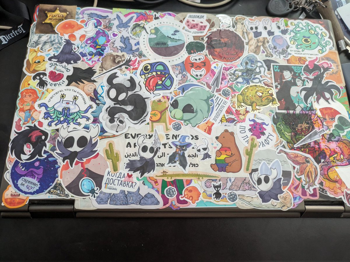 Добавил на ноут буквально пару стикеров, чтобы призвать #SilkSong