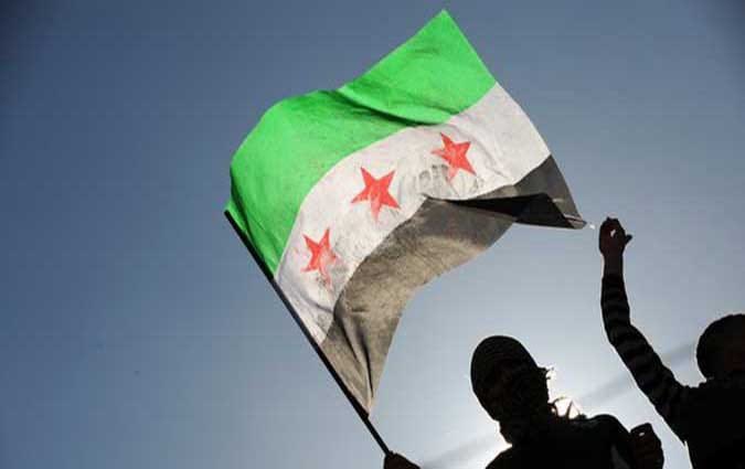 Süveyda’da Dürzilerle Bedevi aşiretler arasında çıkan çatışmalar büyüyor.

Araçlara el konulmasıyla başlayan gerilimde en az 30 kişi öldü.

Suriye ordusuna saldıran Dürziler, müdahaleye izin vermeyeceklerini duyurdu.

İsrail ise bölgedeki tankları hedef aldığını açıkladı