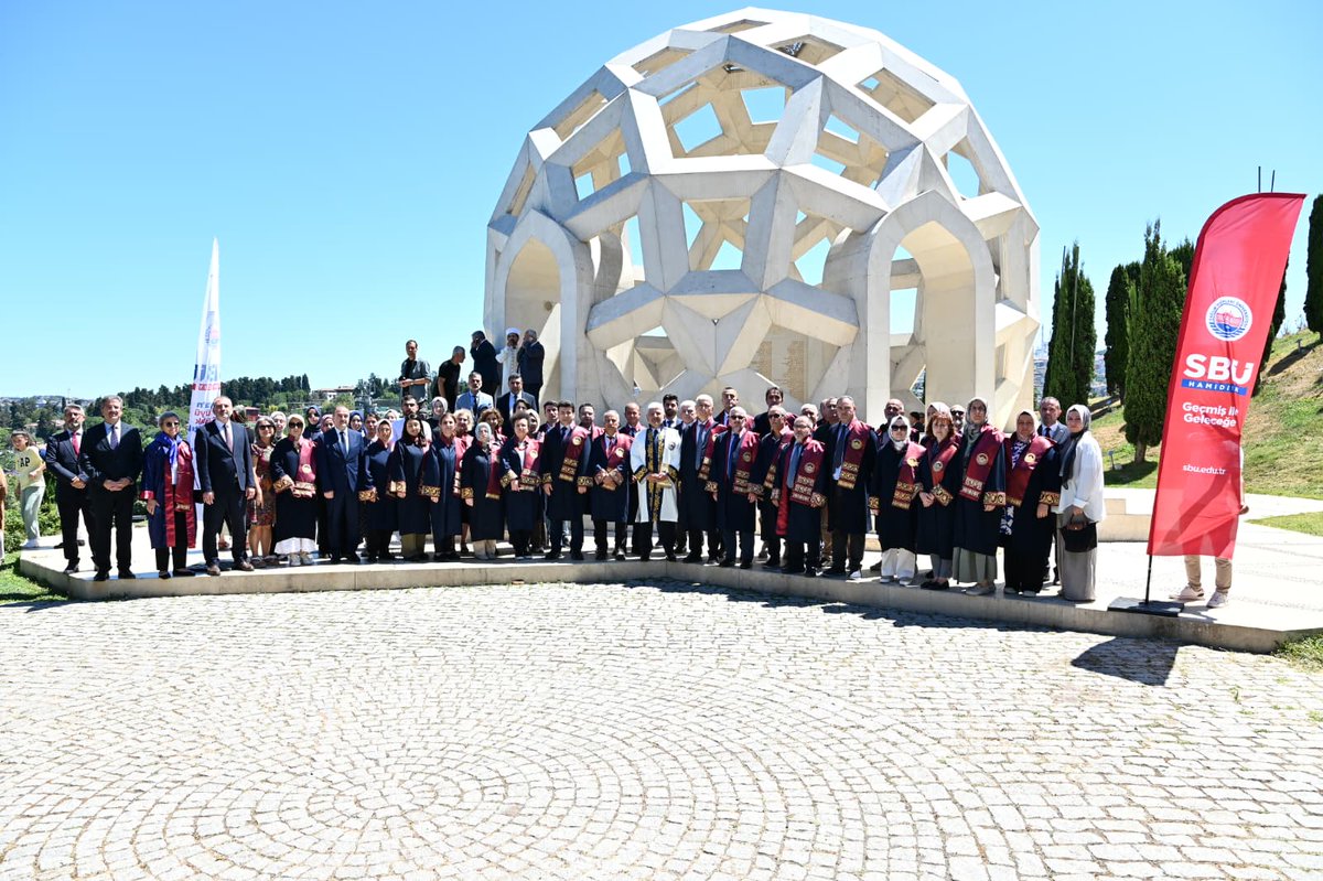 15 Temmuz Demokrasi ve Millî Birlik Günü’nün sene-i devriyesinde, o gece zulme rıza göstermeyip bedenleriyle işgali durduran kahraman şehit ve gazilerimizi; Mekteb-i Tıbbiye-i Şahane ve Gülhane Külliyelerimizde düzenlenen anma programlarıyla, ardından Nakkaştepe’de yer alan 15