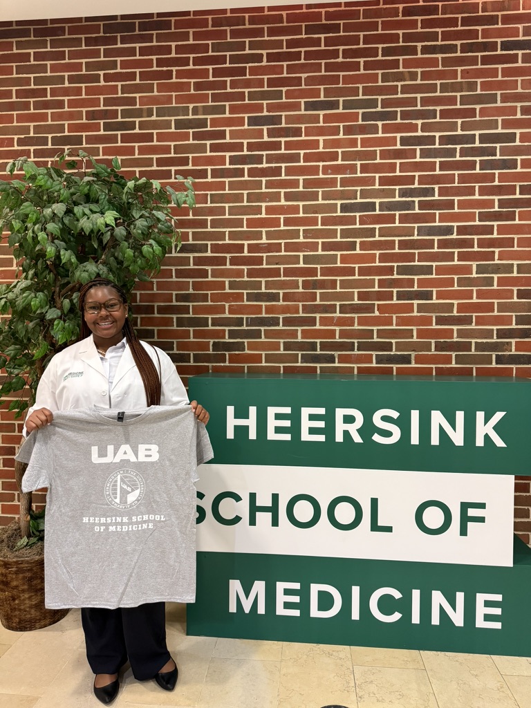 SpelmanCollege's tweet image. Analiese Anaya Poe, C’2028, is spending her #SpelmanSummer immersed in healthcare leadership and clinical training. She began her journey in Kansas City with the Bluford Healthcare Leadership Institute, gaining invaluable lessons in professionalism and leadership. She’s now…
