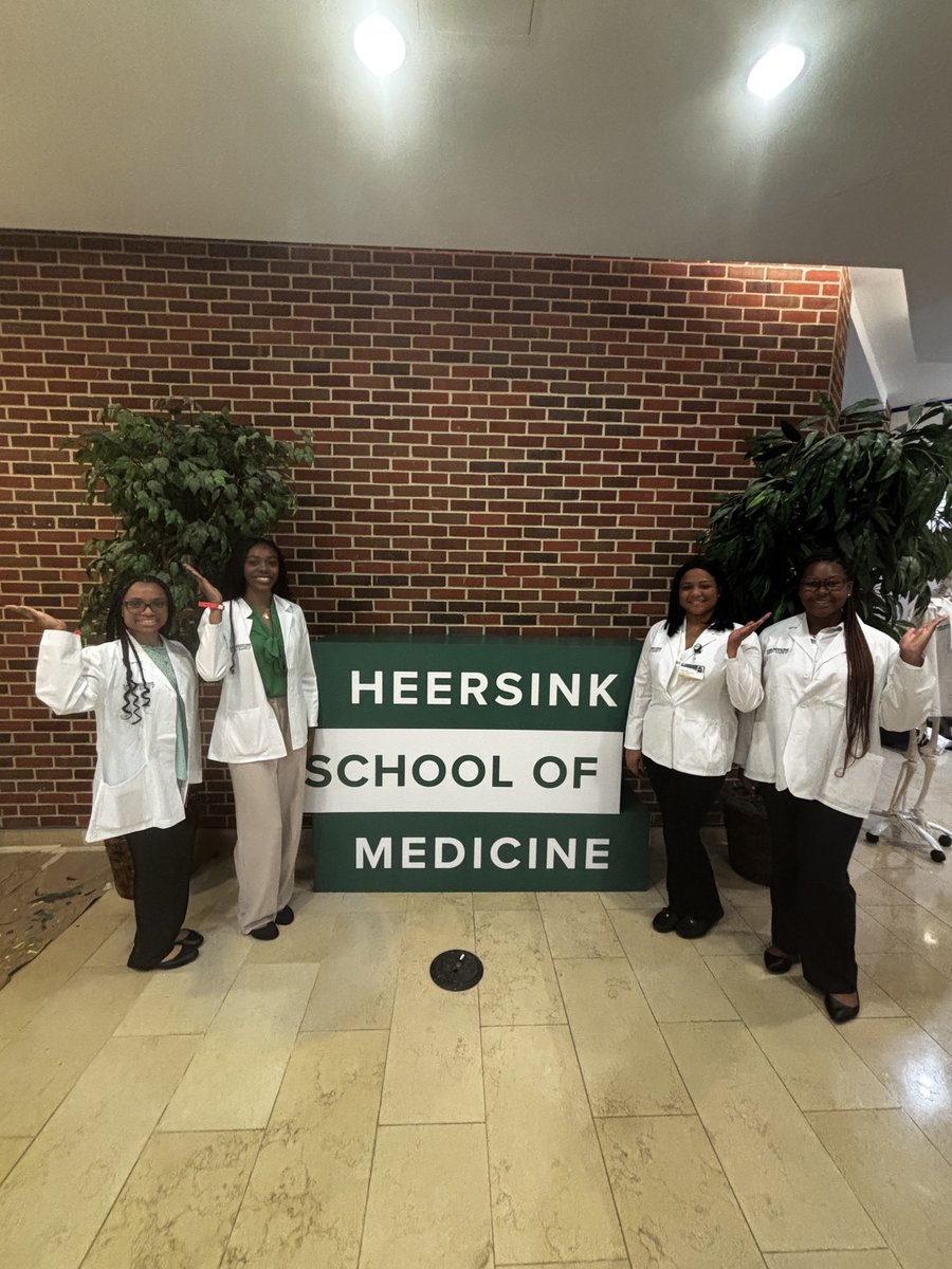 SpelmanCollege's tweet image. Analiese Anaya Poe, C’2028, is spending her #SpelmanSummer immersed in healthcare leadership and clinical training. She began her journey in Kansas City with the Bluford Healthcare Leadership Institute, gaining invaluable lessons in professionalism and leadership. She’s now…