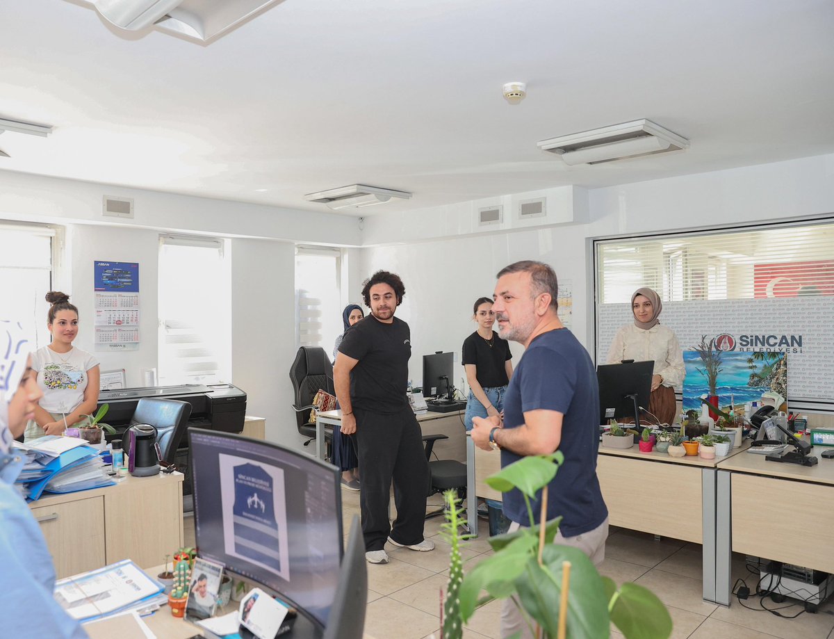 Ortak emeğimiz ve samimi gayretimizle Sincan’ımızı daha güçlü yarınlara taşıyoruz.

Belediyemizin farklı birimlerini ziyaret ederek mesai arkadaşlarımızla bir araya geldik, selamlaştık, kolaylıklar diledik. 

Gece gündüz demeden çalışan, şehrimize alın teriyle katkı sunan tüm