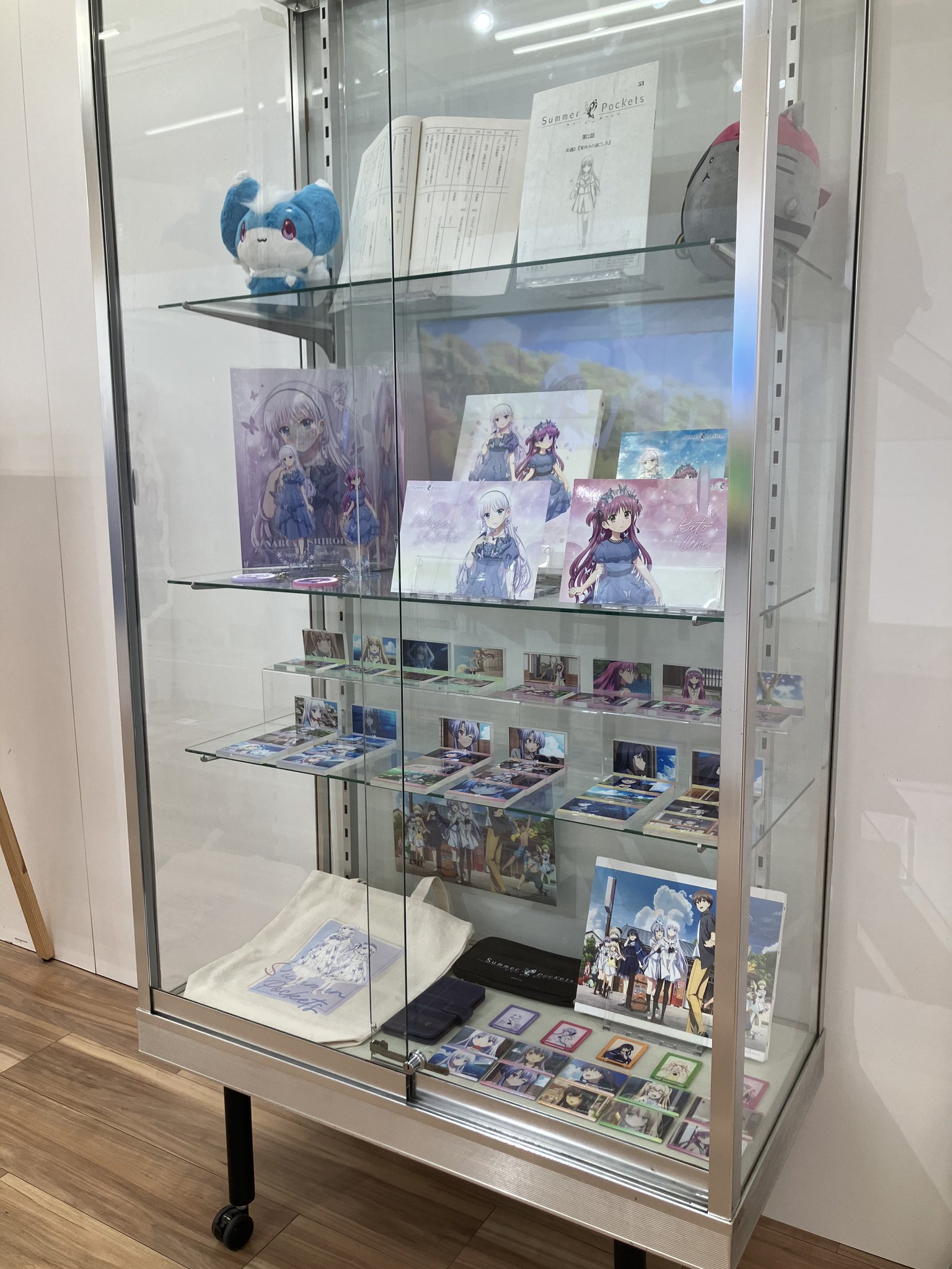 【サボ　愛称板】（表）摩 周 MASHŪ（裏）まりも MARIMO ましのみ、maco maretsを迎えた新曲「Fantasy?」リリース