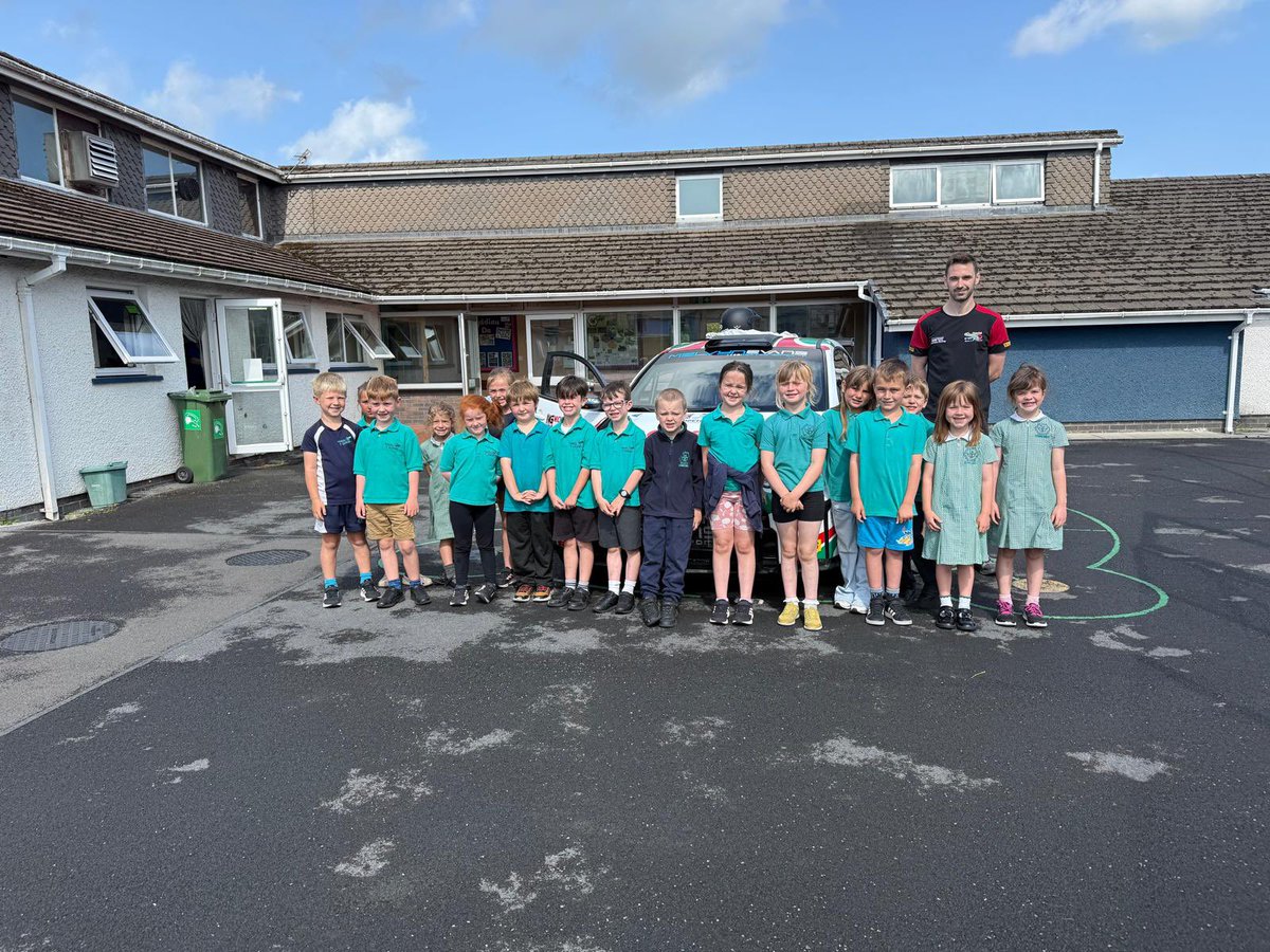 Diolch i Meirion Evans am ddod â’i gar rali rhyfeddol i Ysgol y Dderi.  Rydym yn edrych ymlaen yn eiddgar i Rali Ceredigion ym mis Medi! 🏎️🏁 Amdani 🙌🏼🙌🏼🙌🏼