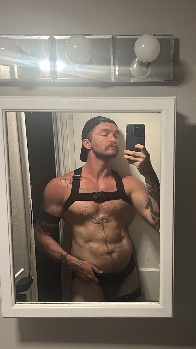 chreestosterone's tweet photo. Tomb Raider but gay https://t.co/6A5NwzGvu3