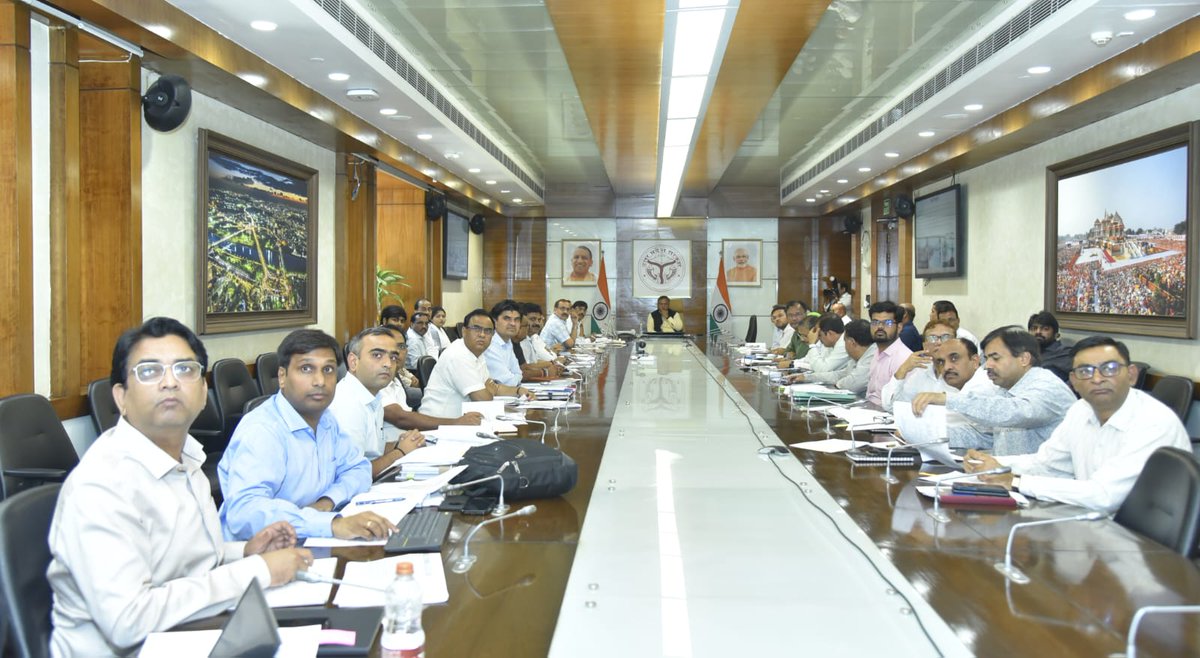 Manojkmr_singh's tweet image. आज सम्बंधित विभागीय अधिकारियों के साथ अर्बन फ्लड/जलप्लावन नियंत्रण एवं स्टॉर्म वॉटर ड्रेनेज योजना के अंतर्गत राज्य स्तरीय शीर्ष समिति (SLAC) की बैठक कर शहरी क्षेत्रों में जलनिकासी से संबंधित समस्याओं, मानसून के दौरान जलभराव की स्थिति, और दीर्घकालिक समाधान हेतु प्रस्तावित योजनाओं…
