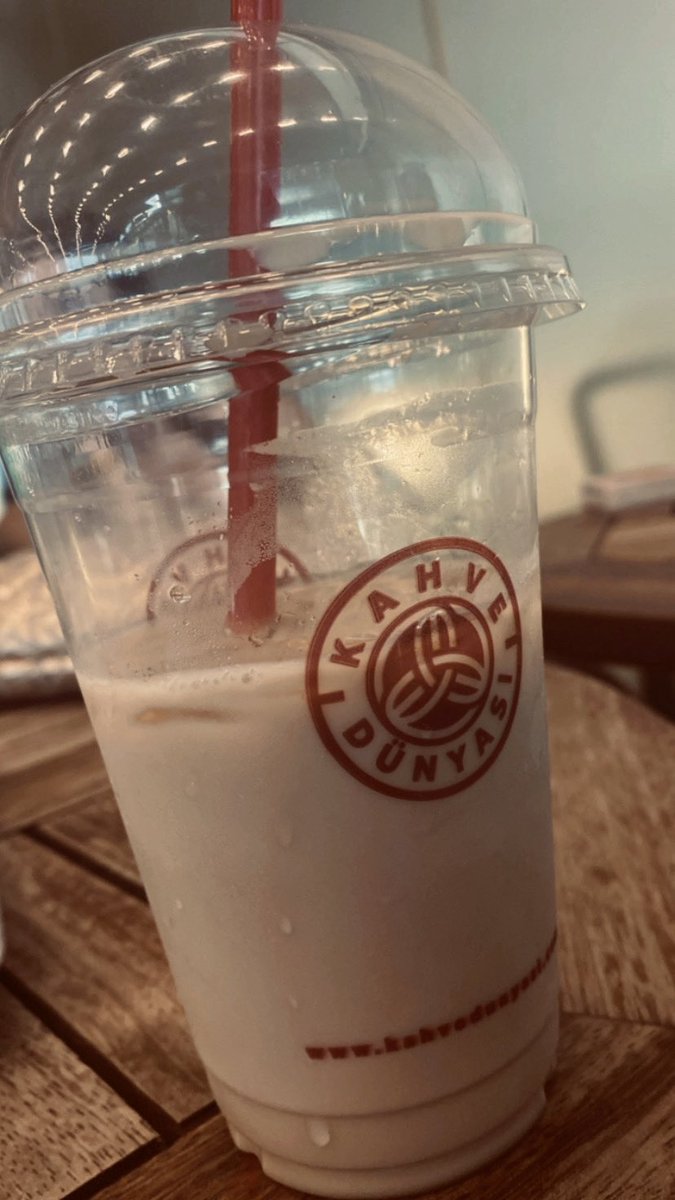 nimet088's tweet image. Soğuklanmak gerek 🤎 

#icelatte