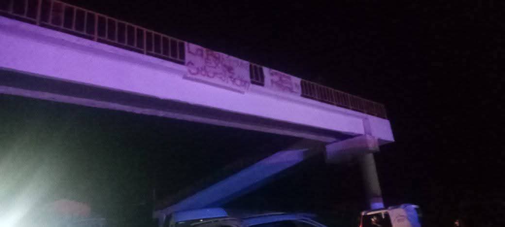 CarmenenunClick's tweet photo. #CiudadDelCarmen #PeninsuladeAtasta
📣⏩ Bloqueo indefinido: Atastecos
Se cumplen las primeras seis horas del bloqueo en la Península de Atasta a la altura del pasó peatonal entre Nuevo Progreso y San Antonio Cárdenas en el tramo Ciudad del Carmen - Villahermosa, de la carretera https://t.co/ve98DNdr6A
