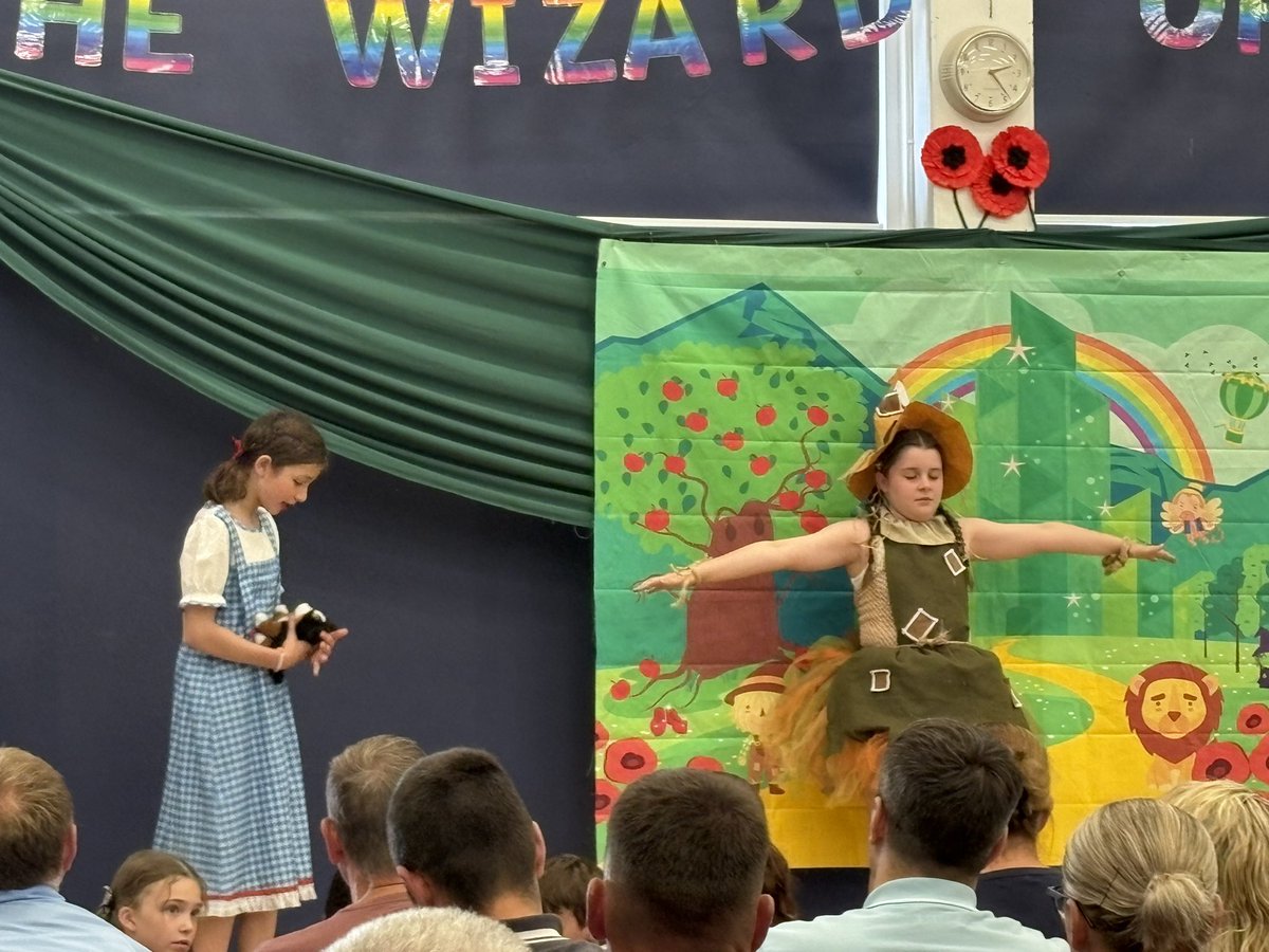 Our KS2 performance of The Wizard of Oz has begun! Just fabulous acting, singing and dancing! Lots of children shining this afternoon! 🧙‍♂️