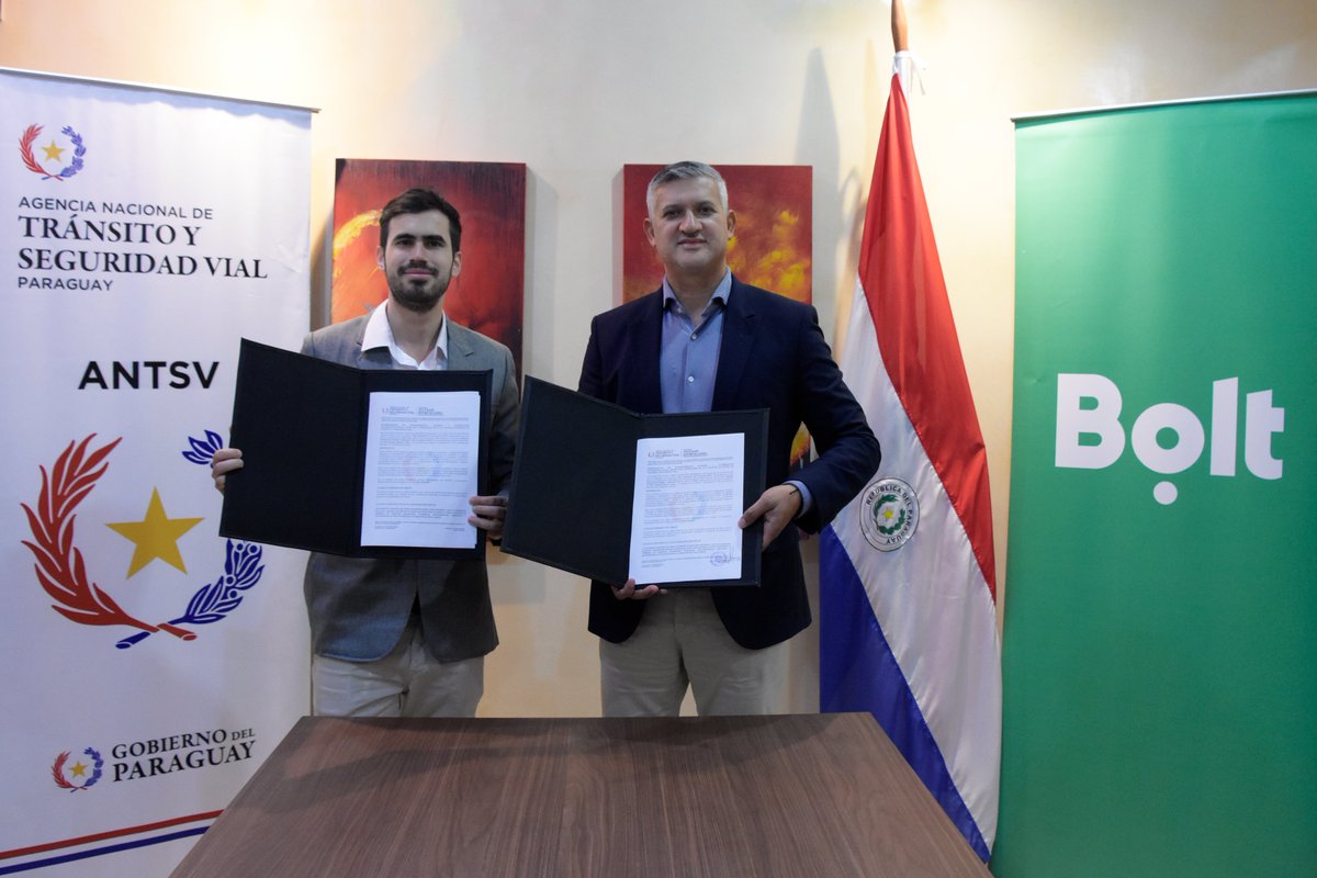 ➡️ Se llevó a cabo la firma de convenio entre la Agencia Nacional de Tránsito y Seguridad Vial y la empresa Bolt, acuerdo que buscar promover una movilidad más segura, además de contemplar otras acciones de cooperación.

#GobiernoDelParaguay 🇵🇾