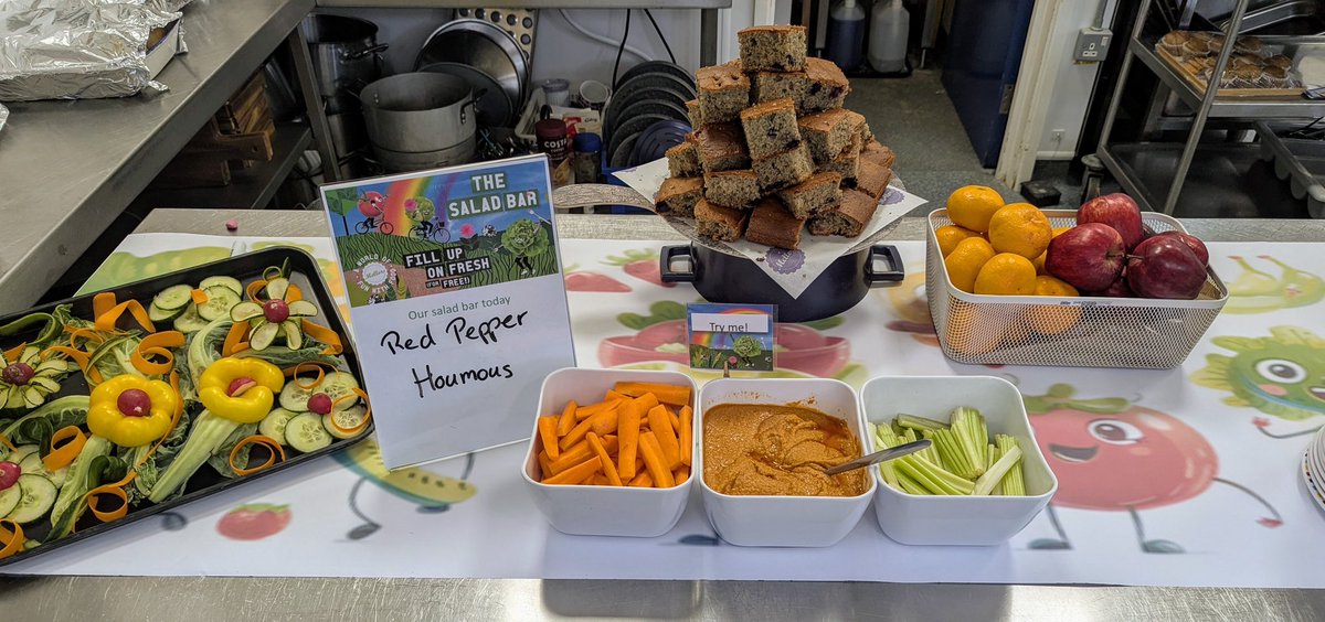 Last week our catering team dedicated the week as ‘salad bar week’ offering children new healthy treats to try each day. Day 1 was red pepper humus, veggie flowers and turmeric and chocolate chilli bread.