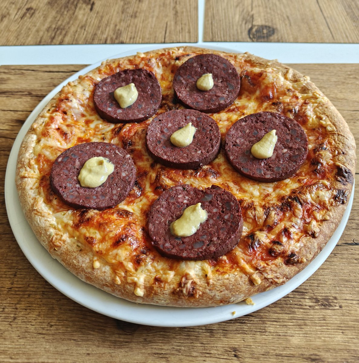 Hey, <a href="/DrOetkerPizzaDE/">Dr. Oetker Pizza DE 🍕</a>, vielleicht fühlen sich durch Fischstäbchen-Pizzen die Nordlichter angesprochen, aber wie wäre es mit etwas Lokaleinschlag für andere Gegenden? 👉🏻👈🏻 

Ach ja, gerne auch in Airfryer-Größe. <a href="/skypromusic/">skypro</a>