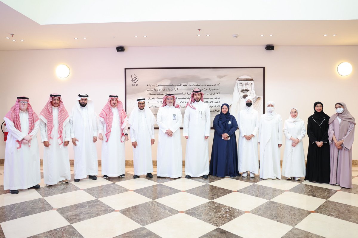 أمين عام #موهبة أ. عبدالعزيز الكريديس يكرّم أبطال المملكة المشاركين في معرض #آيسف_2025، ويُشيد بتميزهم وتفوقهم في المحفل العلمي الدولي الأهم، مؤكدًا أن ما حققوه من إنجاز يعكس المكانة العلمية المتقدمة للمملكة، ويبرهن على كفاءة شبابها حين تتوفر البيئة الداعمة والرعاية الملهمة.