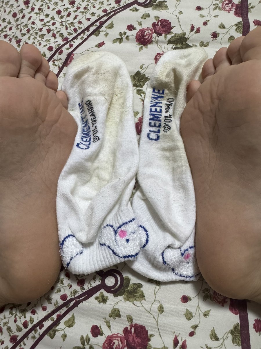 福利姬云朵小羊的原味屋分享的黄推图片2 - 网红私拍内容