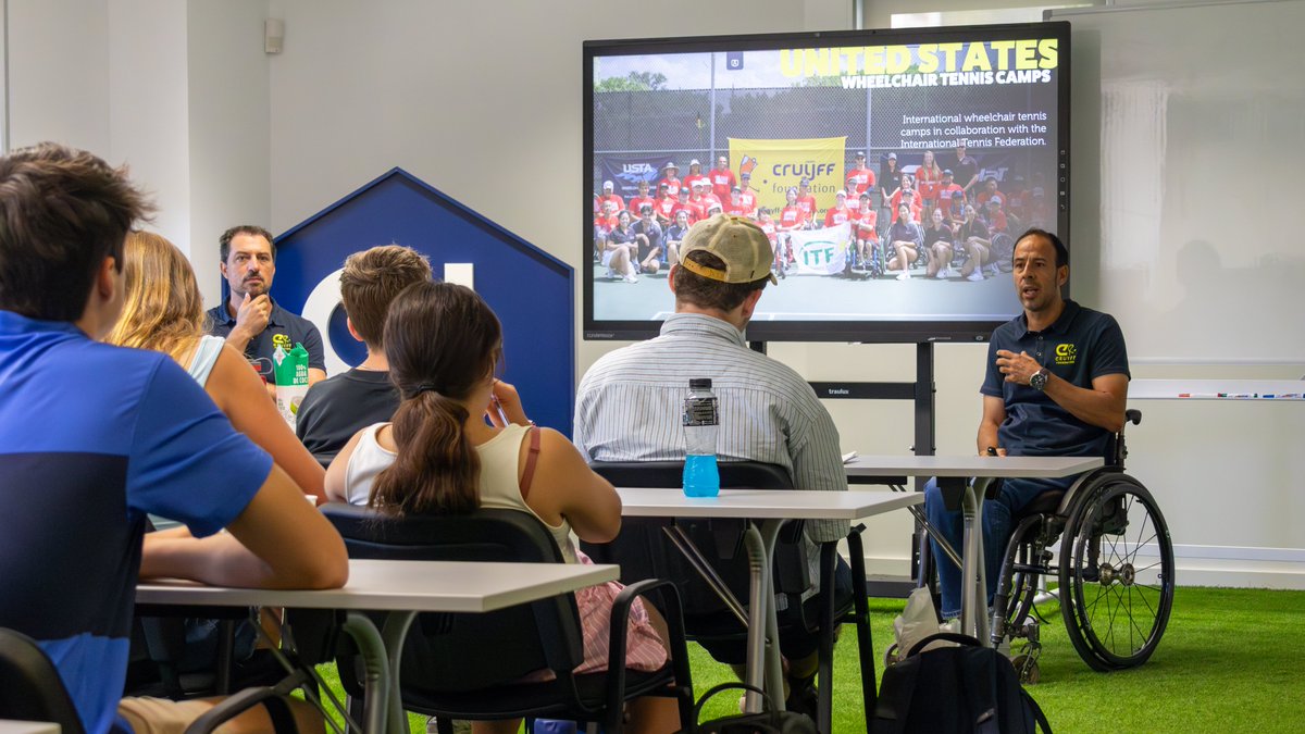 CruyffInstitute's tweet image. As part of their #SportStudyTrip, the students from @PutneyST explored the social legacy of @JohanCruyff!
Albert Sala, Marcom Director at @FundacionCruyff, and José Coronado, Director of the @TRAMBcnOpen shared the foundation’s mission, vision, and values with them.