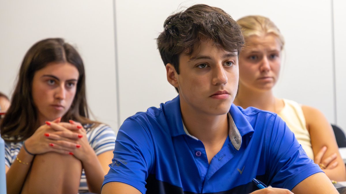 CruyffInstitute's tweet image. As part of their #SportStudyTrip, the students from @PutneyST explored the social legacy of @JohanCruyff!
Albert Sala, Marcom Director at @FundacionCruyff, and José Coronado, Director of the @TRAMBcnOpen shared the foundation’s mission, vision, and values with them.