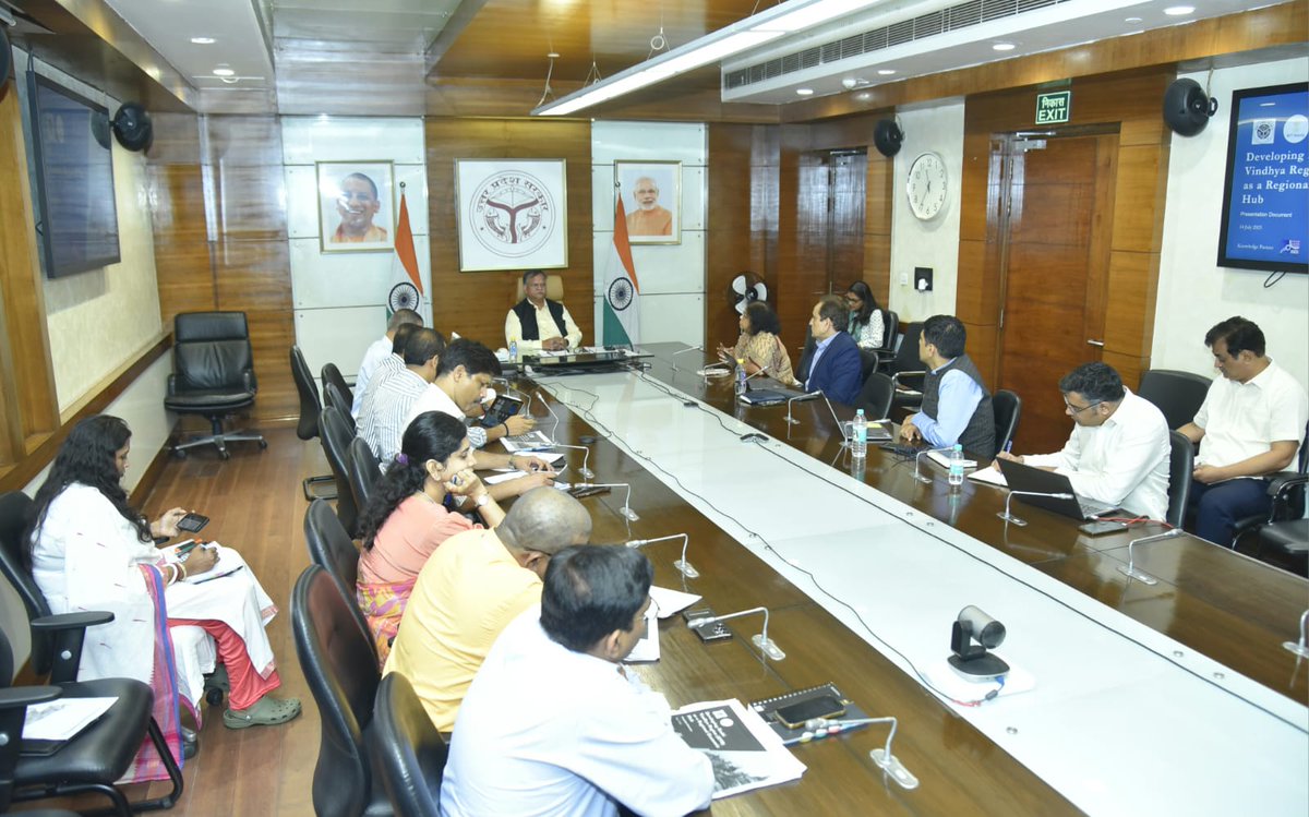 Manojkmr_singh's tweet image. आज नीति आयोग, भारत सरकार के Growth Hub Initiative के अंतर्गत काशी-विंध्य क्षेत्र के लिए तैयार की गई क्षेत्रीय आर्थिक योजना की समीक्षा बैठक कर विकास रणनीतियों, संभावित निवेश क्षेत्रों, स्थानीय संसाधनों के अधिकतम उपयोग तथा रोजगार सृजन की संभावनाओं पर विस्तार से विचार-विमर्श किया।…