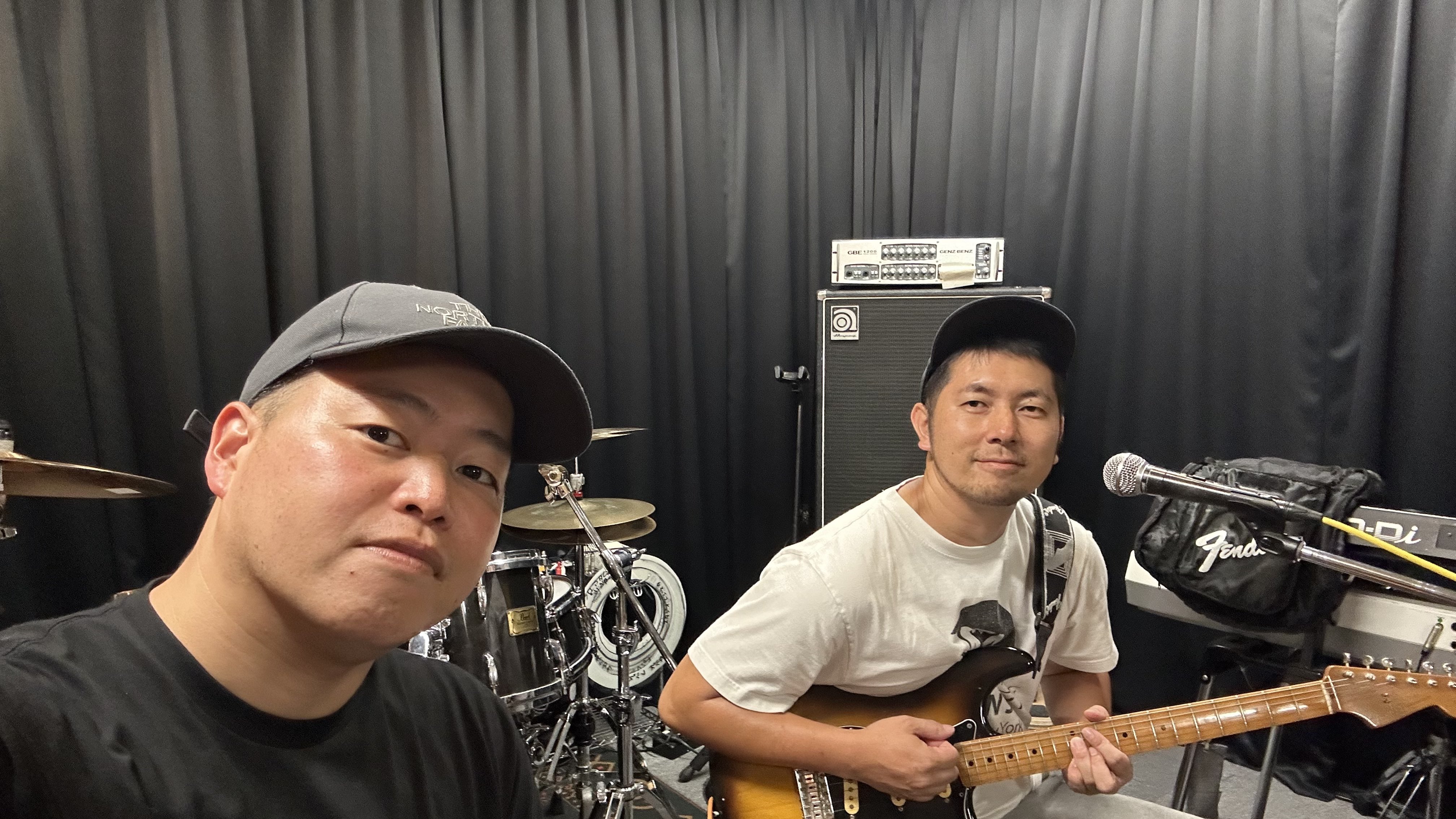 アコースティックデュオ  にこいち
自主制作時代CD『ナキムシピエロ』2011年 にこいち公式チャンネル - YouTube