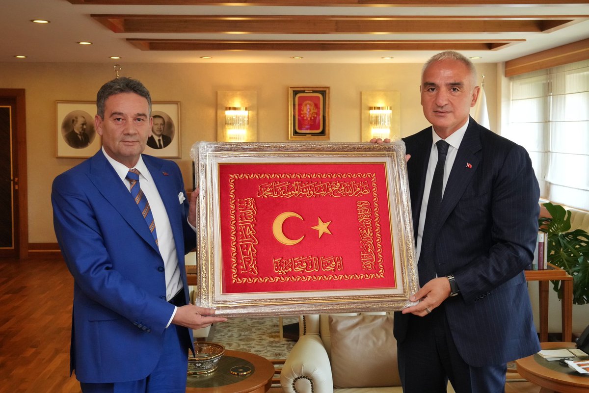 Uğur Yıldırım (@ugryldrm_) on Twitter photo Kültür ve Turizm Bakanımız Mehmet Nuri Ersoy'u ziyaret ederek 1 Ağustos'ta yapılacak olan toplu sözleşmeyle ilgili istişarede bulunduk. Kendisinin hoş sohbeti ve sıcak ilgisinden dolayı çok teşekkür ediyorum.
<a href="/MehmetNuriErsoy/">Mehmet Nuri Ersoy</a> <a href="/TCKulturTurizm/">T.C. Kültür ve Turizm Bakanlığı</a> Kültür ve Turizm Bakanımız Mehmet Nuri Ersoy'u ziyaret ederek 1 Ağustos'ta yapılacak olan toplu sözleşmeyle ilgili istişarede bulunduk. Kendisinin hoş sohbeti ve sıcak ilgisinden dolayı çok teşekkür ediyorum.
<a href="/MehmetNuriErsoy/">Mehmet Nuri Ersoy</a> <a href="/TCKulturTurizm/">T.C. Kültür ve Turizm Bakanlığı</a>