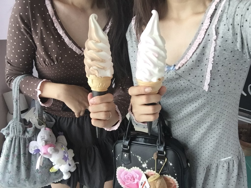 swiinawa's tweet image. 쌍디룩 입고 청주 여행 ♡🍥