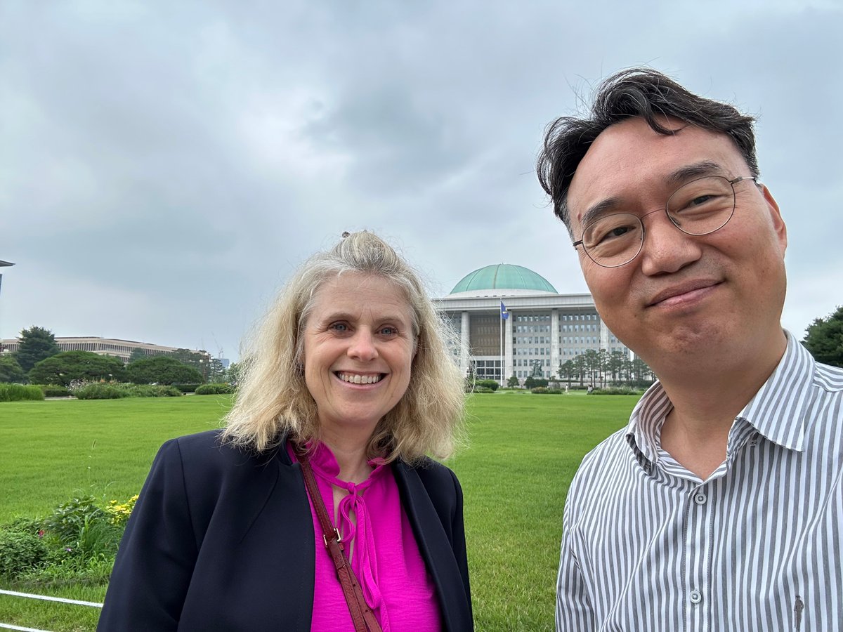 Congratulations to our very own Dr. Lael Keiser, Director of the Truman School, on being named President of the Public Management Research Association (PMRA) for 2025–2027 during annual meeting in Seoul!  She also got to see Alums while in the land of the morning sun