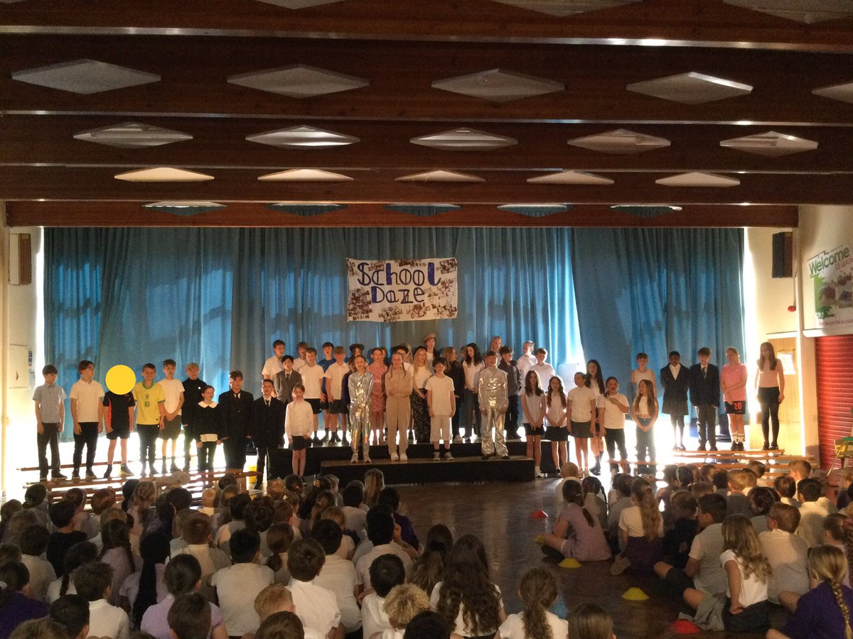 bhhjunior's tweet image. Today, the Year 6s have put on a wonderful production for the whole school and visiting year 2s! We can&apos;t wait to perform for our families over the next few days.
#bhhjexpression @OakTreesMAT