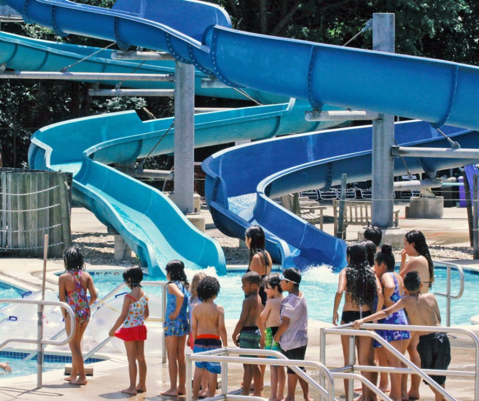 MoCoDHHS's tweet image. Before you splash into summer, remember these swim safety tips:
•Never leave kids unattended
•Learn CPR
•Floaties ≠ supervision
•Keep a phone nearby for emergencies
Learn more safety tips and swim lesson info: tinyurl.com/2fyjkeb5 #MocoSafety