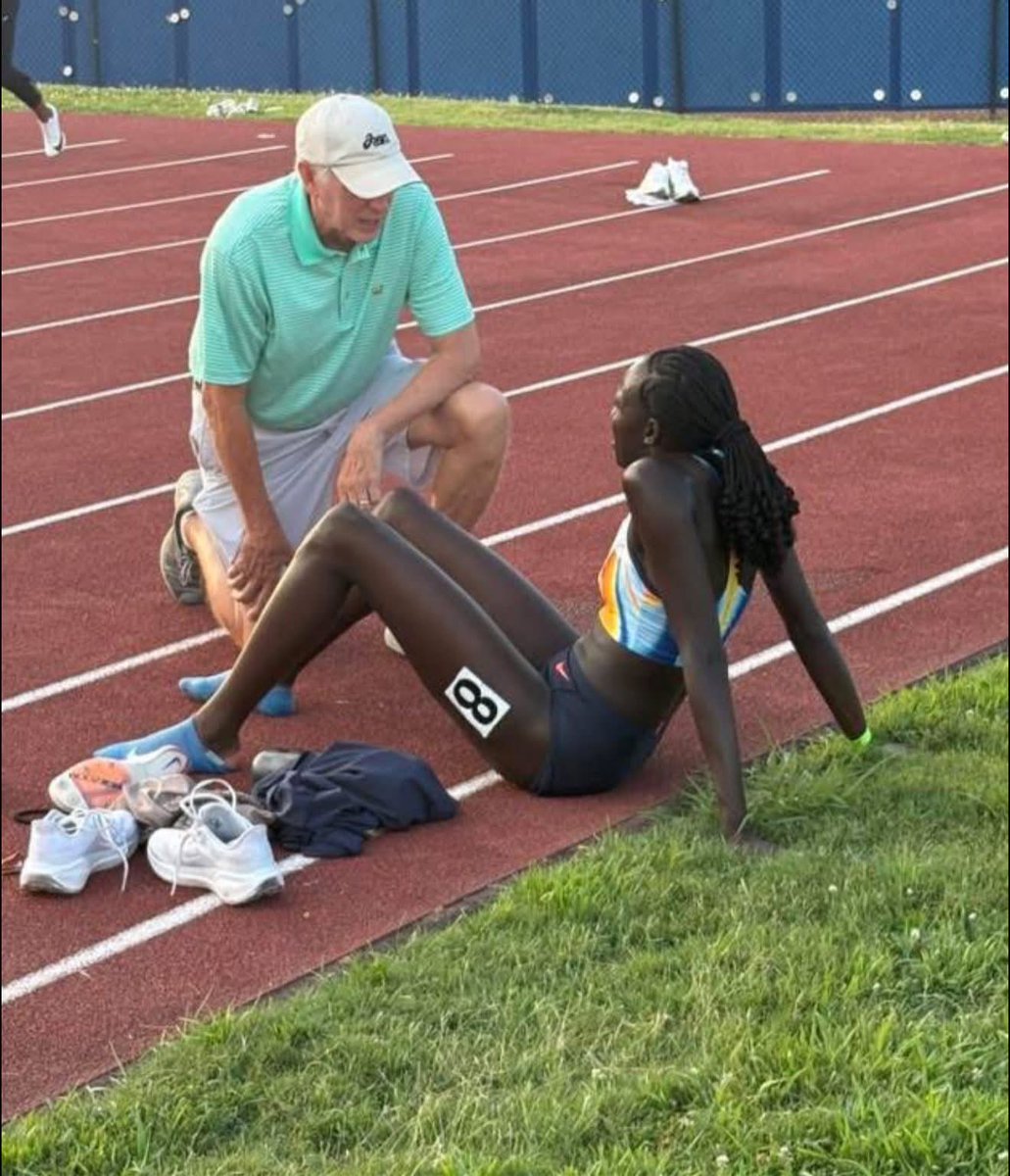 sydmclaughlinle's tweet image. Dave Wottle and Athing Mu having a chat at the Ed Murphy Classic. The last two American 800 Olympic Champions🥇
📸Bill Hoffman (via Thomas McAskil/1500 running page-2025 FB)