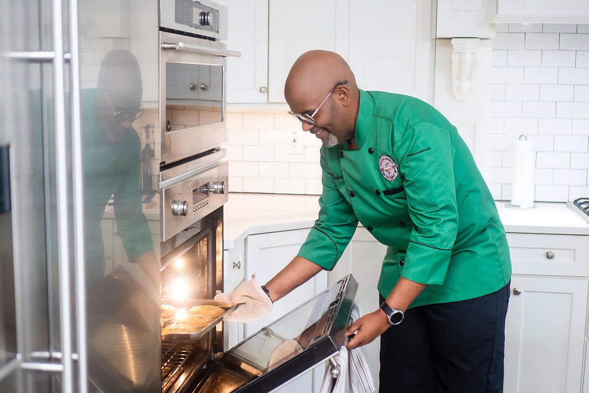 Soulfulsweets25's tweet image. 🎉 IT’S OFFICIALLY OPENING DAY! 🎉

Family, Friends, and Sweet Supporters The wait is over… Soulful Sweets by Rafael is officially OPEN FOR BUSINESS! 🍰✨
I’m beyond excited to share that you can place your orders starting today at:
👉 soulfulsweetsbyrafael.com