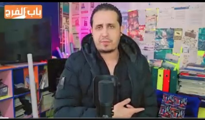هذا أيمن القاسمي أفضل مقاوم في المحور الإنسانيّ ومنشوري هاذا هوه مناشده لكل اعضاء المحور انشروه لجل نستطيع ايصاله لمليون مشترك هوه الان ٨١١ الف قناته زوايا مظلمه اليوتيوب شاهدو حلقات باب الفرج في قناته هذا اقل شي نقدمه لهاذا البطل
