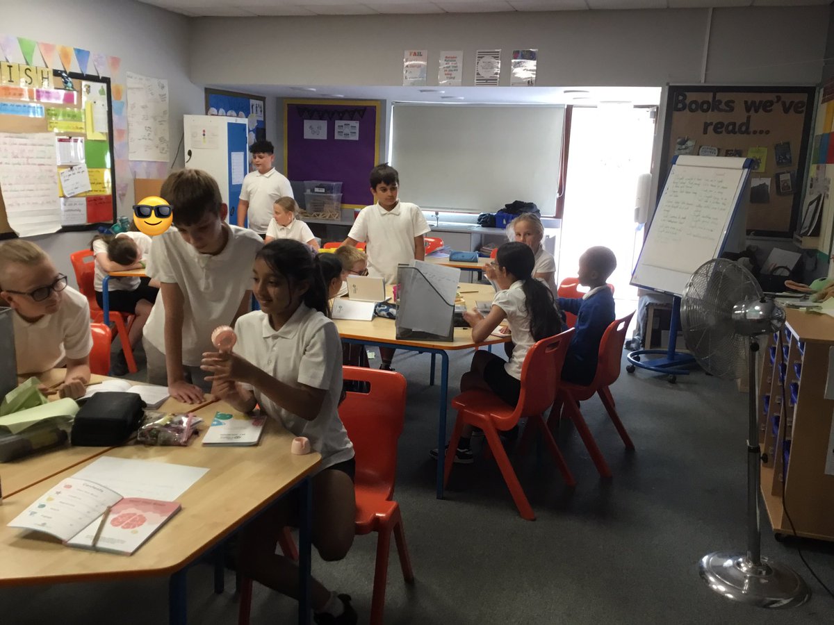 5VP discussing what they’ve learned in <a href="/myHappymind_/">myHappymind</a> ready to share with the class. What habits will they remember? What is their favourite unit? How would they describe MyHappyMind to someone new?