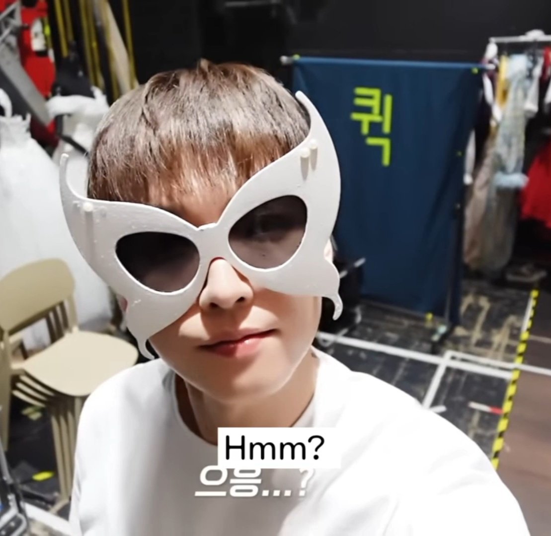 Inseong and his love for curious glasses 😎🤭