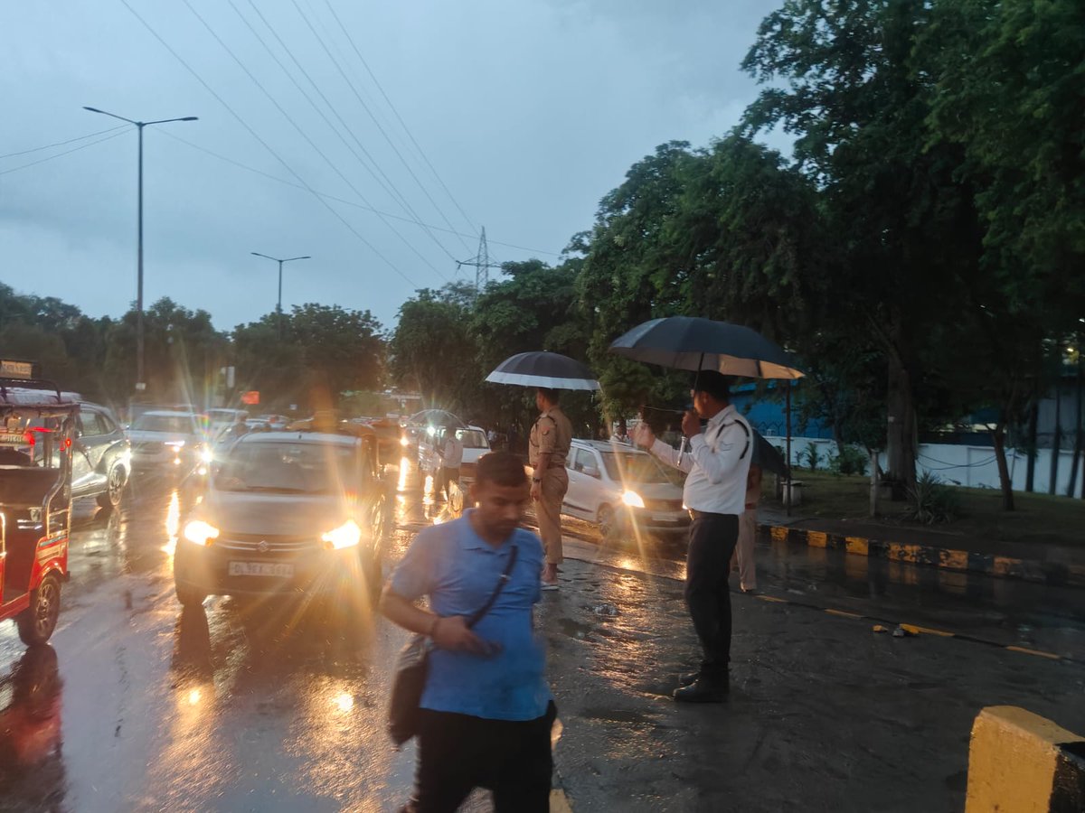 DCP Traffic Noida tweet media