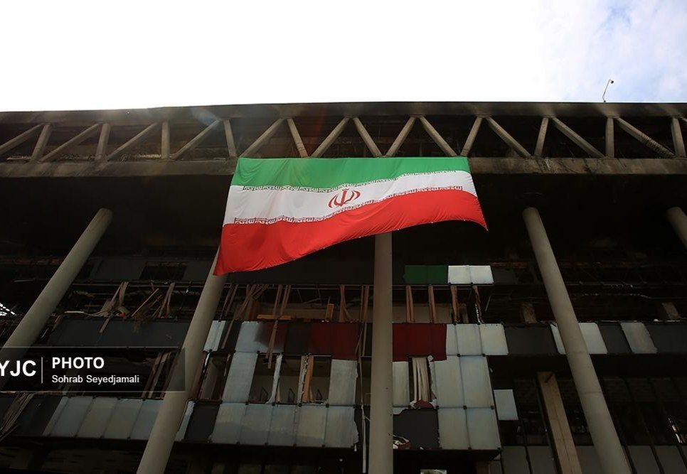 paricheherr's tweet image. در این جنگ ۱۲ روزه تصور دشمن این بود که میتواند همهچیز را فروبپاشد و کشور را دچار اختلال و آشفتگی کند، اما غافل از آنکه ملت ایران سالهاست که برای چنین روزی آمادگی یافتهاند؛ مردمی که با ایمان و بصیرت، خود را برای دفاع از دین خدا آماده کردهاند.
#ایران_قوی
#ملت_قوی
