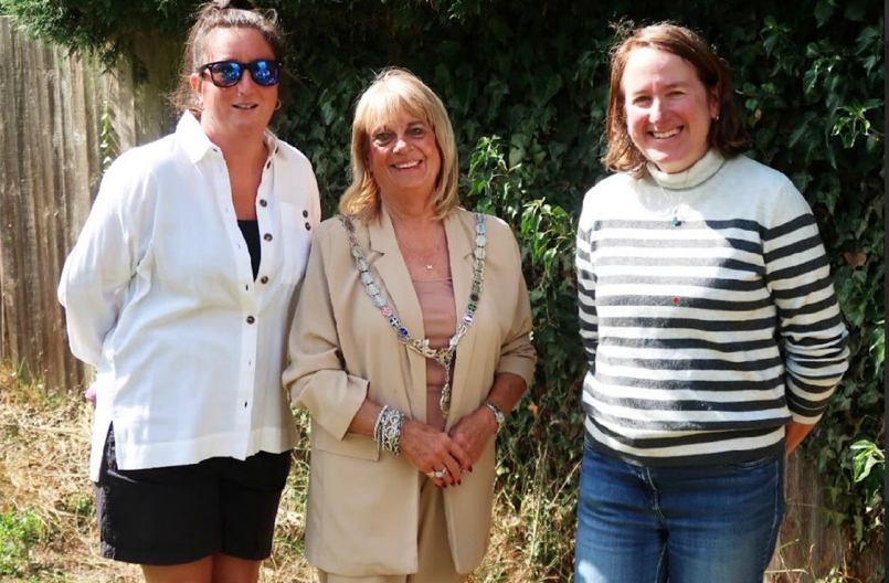MayorChester's tweet image. A beautiful new wildflower garden has opened in Guilden Sutton. My Deputy Lord Mayor, Cllr Margaret Parker joined the celebration of this vibrsnt space connecting the heart of the village with key community hubs.
#GuildenSutton #WildflowrrGarden #LocalPride