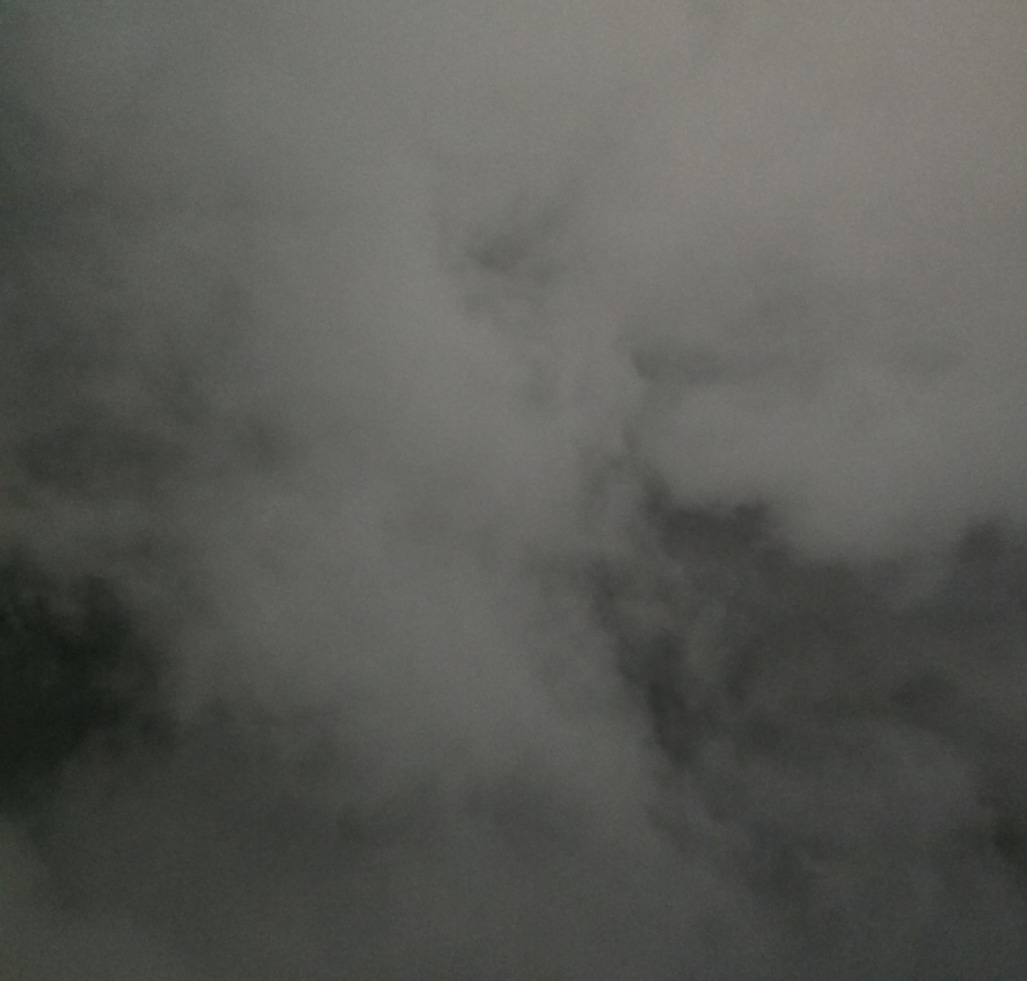 yokotaro's tweet image. すごい速度で雲が流れてる。
それを見上げてた交差点で「あの店に行くことは私のプライドが許さないから」って言葉がたまたま耳に入ってきて、その言葉の構造ついて考えてる。