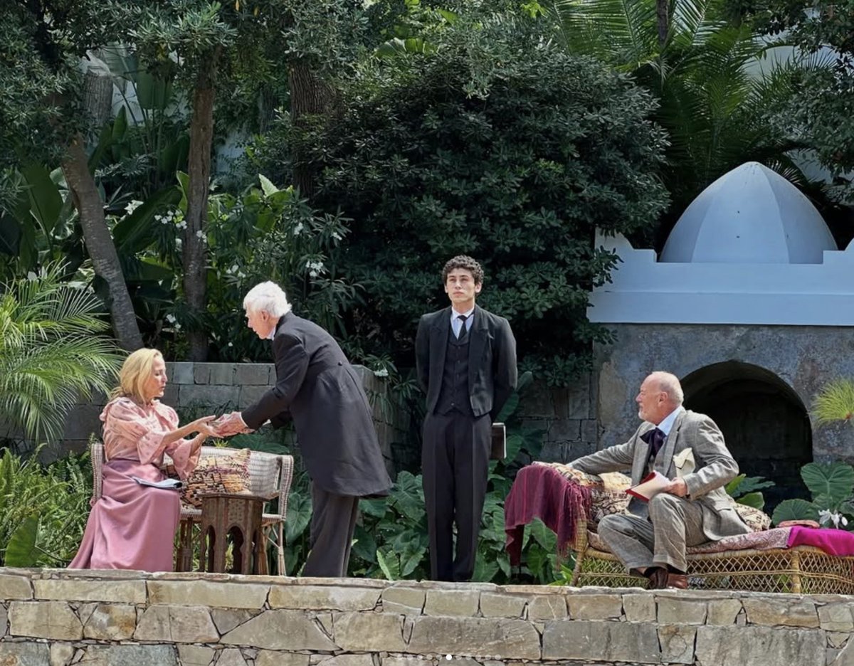 GillyAnders's tweet image. New photos #TheCherryOrchard with Gillian Anderson @gilliana 📸 @crafting_with_laura@bilal.elhammoumy