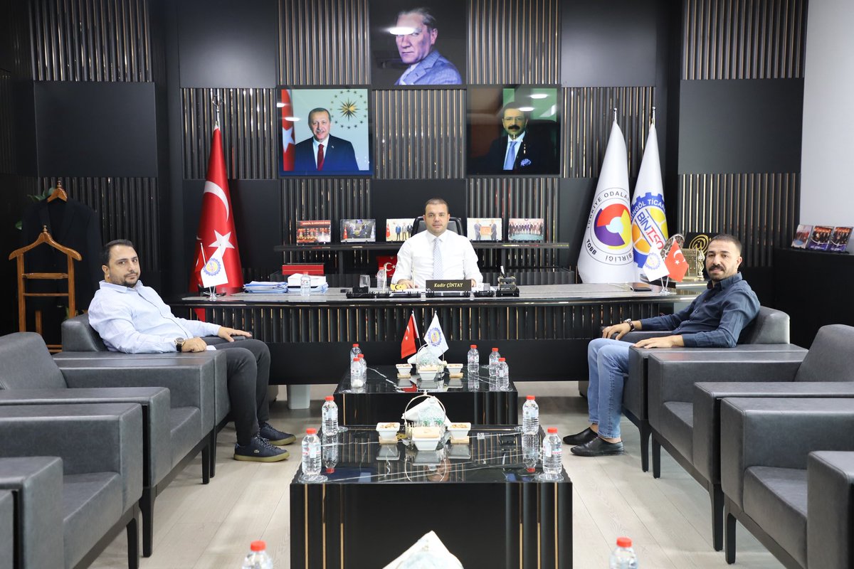 İş insanı Sayın Rıdvan Tartar ve Sn. Emre Solmaz, Odamızı ziyaret ederek Yönetim Kurulu Başkanımız Kadir Çintay‘ı ziyaret etti.
