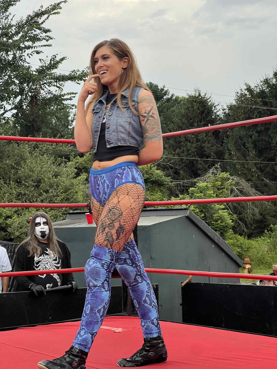 Shawna Reed (@shawnareed93) on Twitter photo Tell me how I’m supposed to focus on my match with STING in the audience!? Tell me how I’m supposed to focus on my match with STING in the audience!?