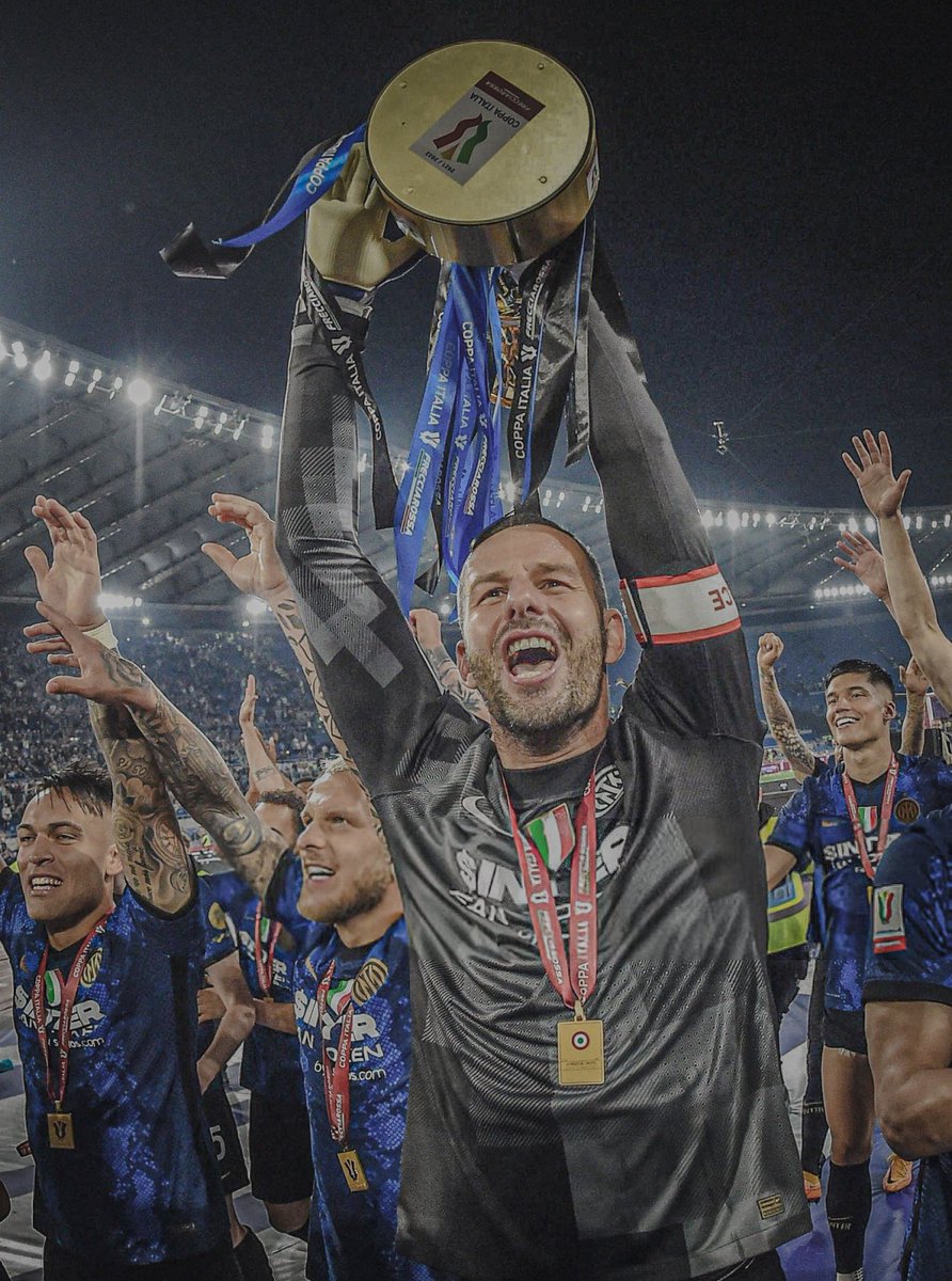 🇸🇮 455 games. 166 clean sheets. 3× Serie A Goalkeeper of the season.

Happy 41st Birthday, Handanovic! 🎂🎉