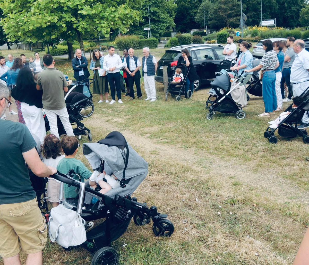 energicitoyen49's tweet image. [UNE NAISSANCE, UN ARBRE]
Courant juin avait lieu la traditionnelle cérémonie #unenaissance #unarbre à #montreuiljuigné 
#Sensibiliser, renforcer la #trameverte et #preserver des espaces sont les objectifs de cette action qui a permis la #plantation de près de 5️⃣0️⃣0️⃣ #arbres