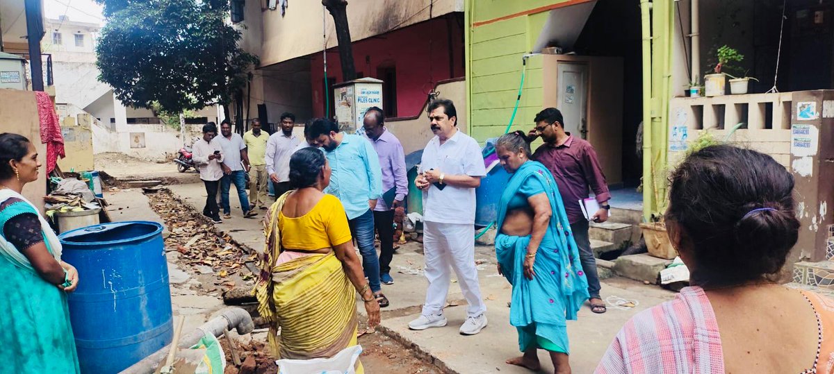 JSPKandula's tweet photo. 32వ వార్డులో పెండింగ్ సమస్యల పరిష్కారం కోసం జోనల్ కమిషనర్తో కలిసి పర్యటించిన @JSPKandula నాగరాజు గారు. డ్రైనేజీ, రోడ్లు, కలుషిత నీటి సమస్యలపై అధికారులను ఆదేశించిన కమిషనర్.
@APDeputyCMO
@PawanKalyan
@JanaSenaParty #KandulaNagaraju #Ward32 #Janasena #VisakhaSouth #PublicIssues https://t.co/597fBlugU8