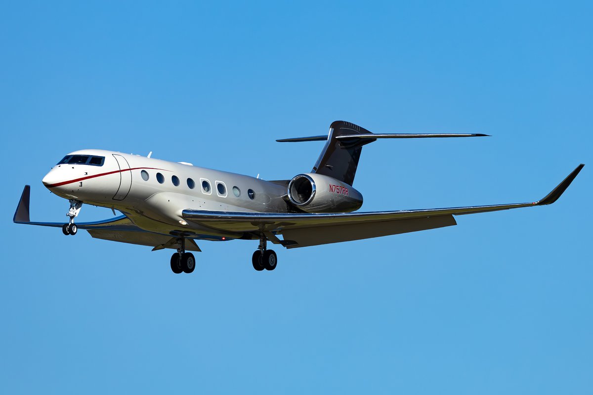Sabian404's tweet image. Great looking G650 arriving at PDX yesterday as FlexJet 757