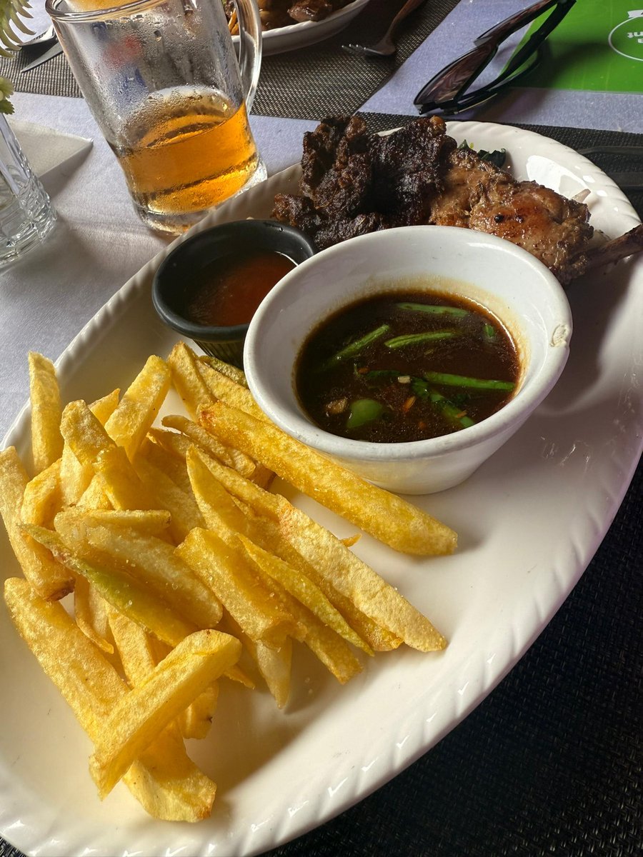 esteri_ug's tweet image. #KampalaRestaurantWeek stop 2 : Tamarai

The service was great, the fries were the best part of both meals 8/10, the flavor of my pork was great but a little too fatty for my liking.
Sister dates are the best dates so it was totally worth it. 🤗

@thePearlGuideUg 
@97fmRadiocity