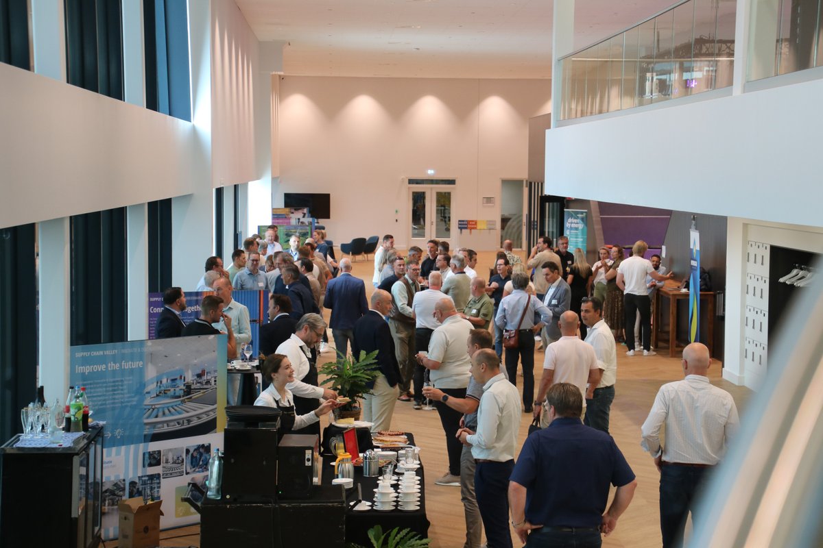 Tijdens de Logistieke Dag Limburg, op 26 juni bij Supply Chain Valley Limburg, stond één thema duidelijk centraal: de rol van kunstmatige intelligentie (AI) in het vormgeven van slimme, toekomstbestendige supply chains. 

Lees meer via lnkd.in/exHA3KDa