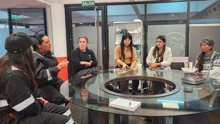 Womencanbuild's tweet photo. 👷♀️ En #WomenCanBuildLatAm hemos celebrado varios talleres en 🇪🇸🇮🇹🇨🇱🇦🇷 con mujeres, docentes y empresariXs del sector construcción.
Espacios de intercambio, igualdad y empoderamiento 💬💪
¡Gracias por construir juntas el cambio!
#Construcción #Igualdad #FP https://t.co/bP7ANOMpbA