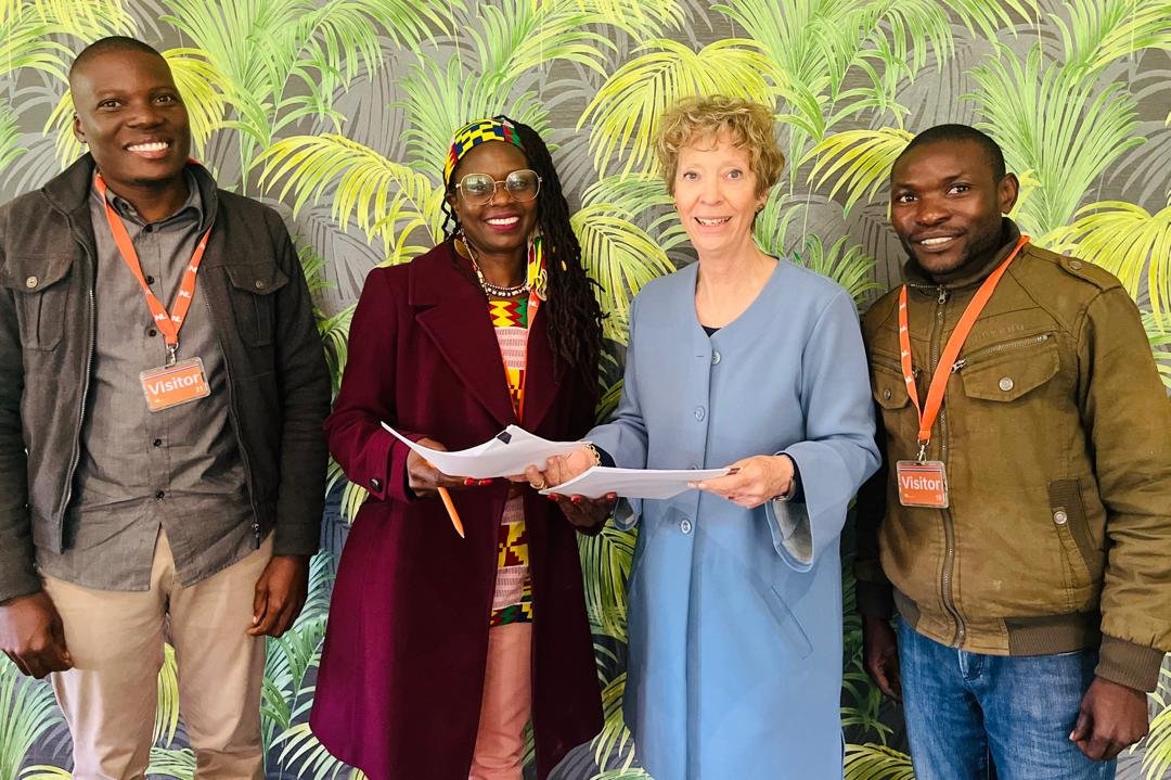 NLinZimbabwe's tweet image. New project launched! 🇳🇱🤝🇿🇼
Excited to partner @SCOPEZIM on a 1-year initiative that will have learners, educators, and communities co-creating solutions in water, waste, and sustainable agriculture. This means:
🌱Developing permaculture/water harvesting/agroforestry projects…