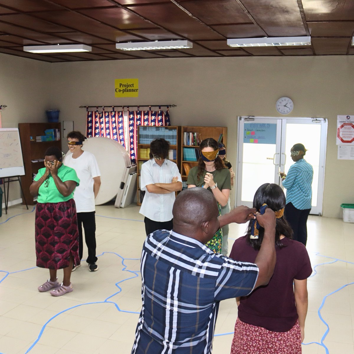 PeaceCorps's tweet image. In Liberia, Trainees were blindfolded and guided onto a giant map. When the Trainees&apos; blindfolds came off, they looked down and knew exactly where they would live and work for the next two years. 📍🗺️
