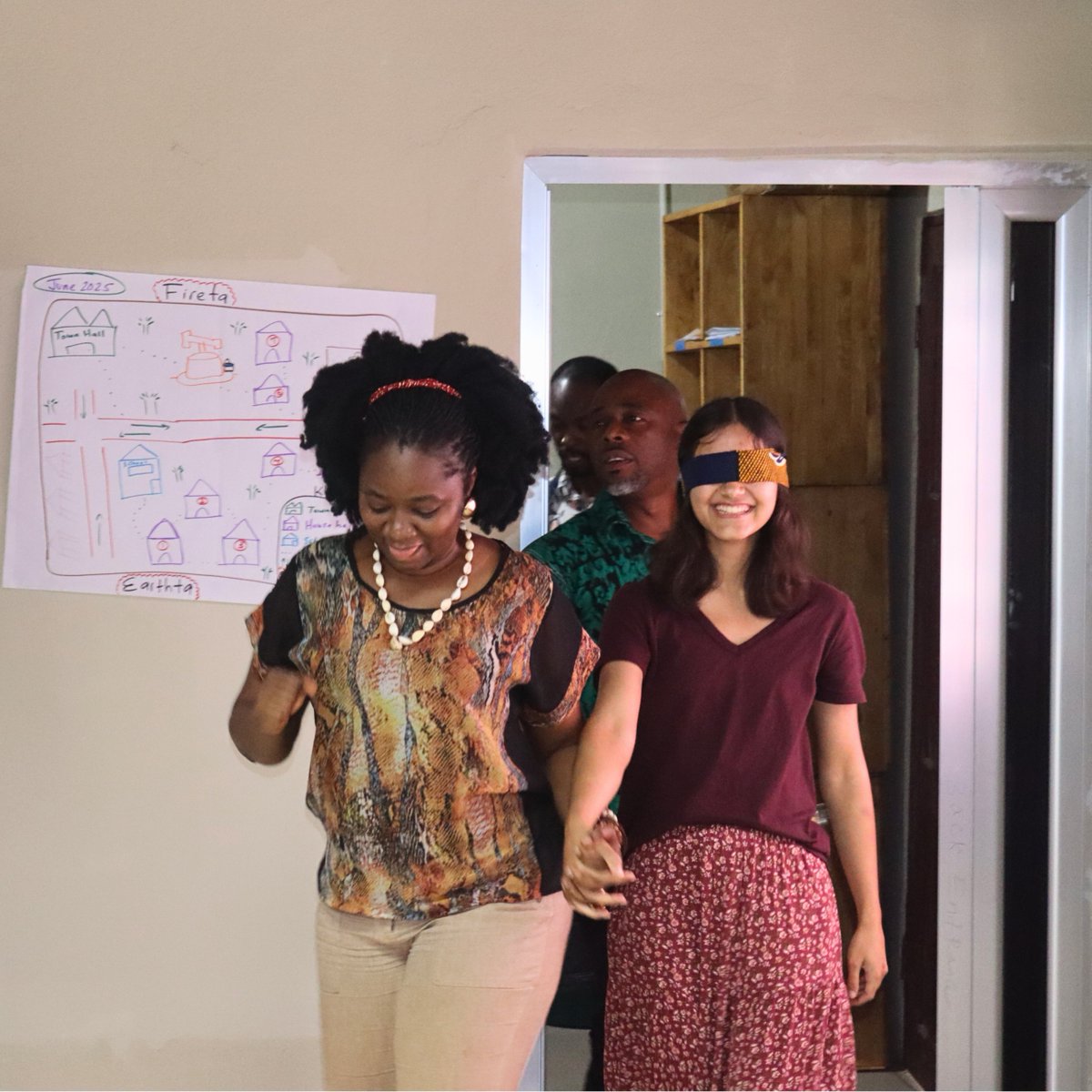 PeaceCorps's tweet image. In Liberia, Trainees were blindfolded and guided onto a giant map. When the Trainees&apos; blindfolds came off, they looked down and knew exactly where they would live and work for the next two years. 📍🗺️